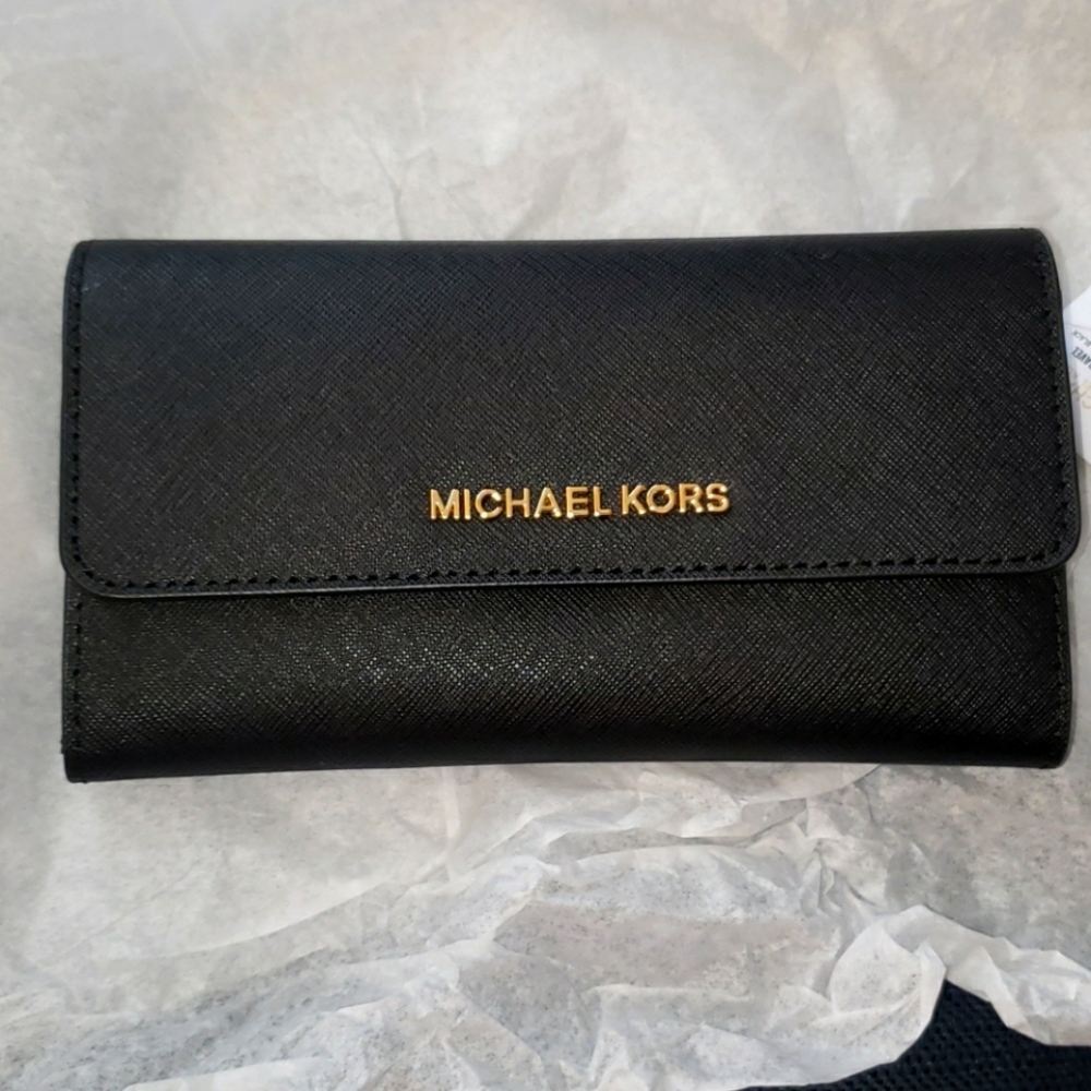NWT Michael Kors Lg Trifold Wallet (make an offer)
